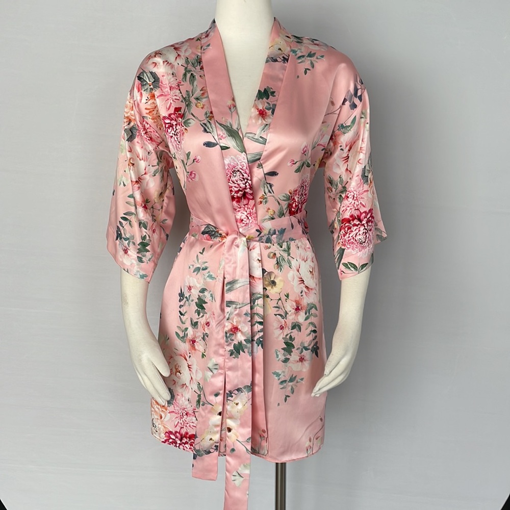 Flora Nikrooz Pink Floral Robe Size Small - Picture 2 of 12